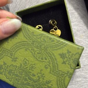 Very beautiful logo faux earrings in gold.